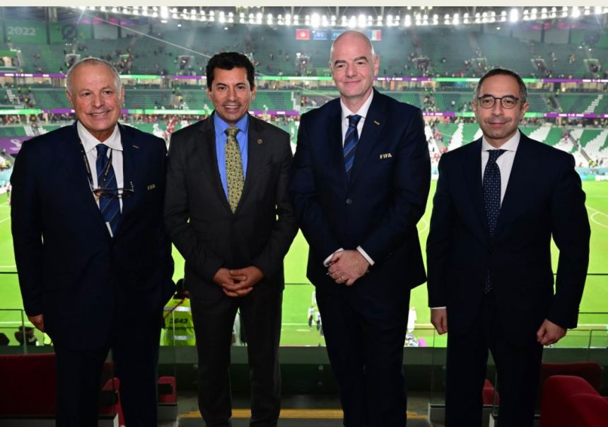 وزير الرياضة يلتقى رئيس الفيفا خلال مباراة تونس وفرنسا بكأس العالم بقطر