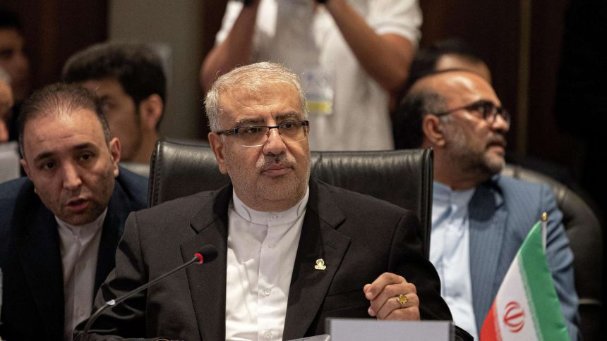 وزير النفط الإيراني أصيب بنوبة قلبية