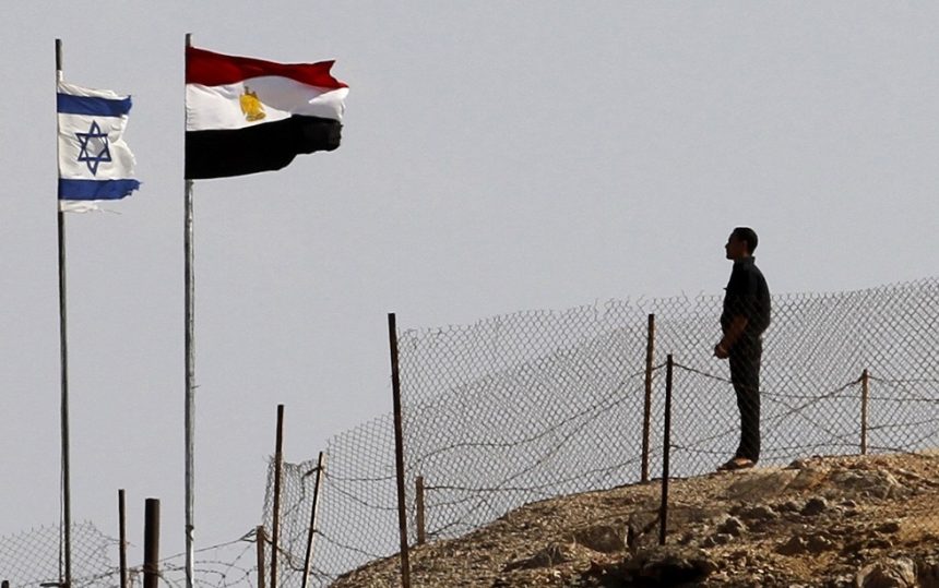 الجيش الإسرائيلي ينفذ مشروعا في النقب قرب حدود مصر