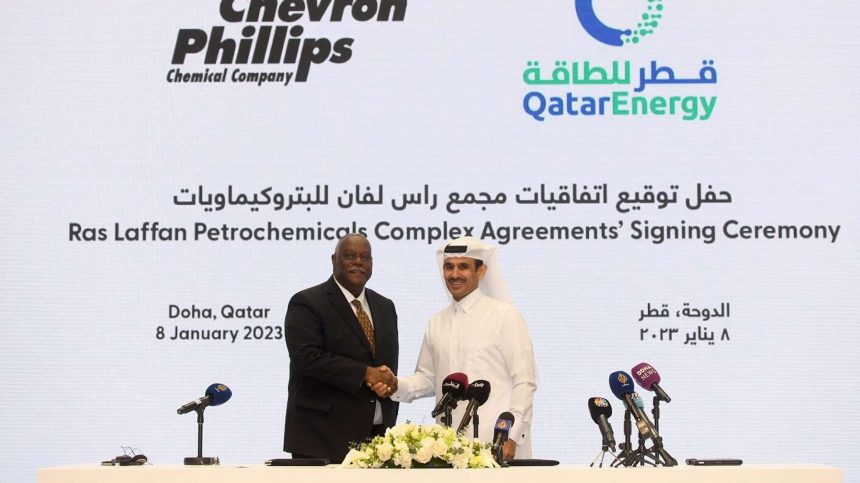 قطر للطاقة تعلن عن "أكبر استثمار لها في البتروكيماويات" حتى الآن
