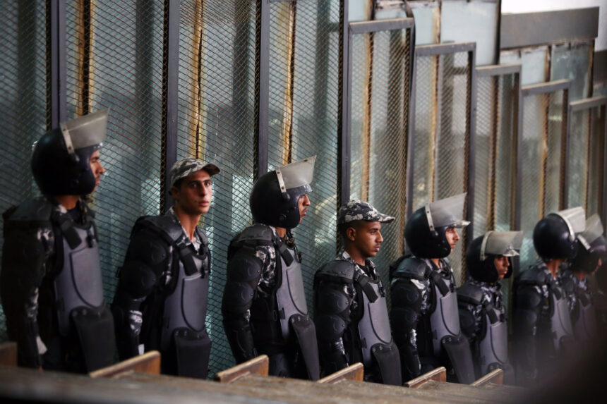 مصر.. محاكمة عاجلة لمسؤولين صحّيين كبار في قضية فساد