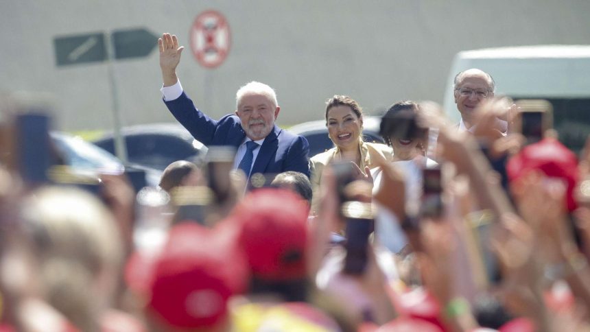 يؤدي لولا دا سيلفا اليمين الدستورية كرئيس للبرازيل للمرة الثالثة