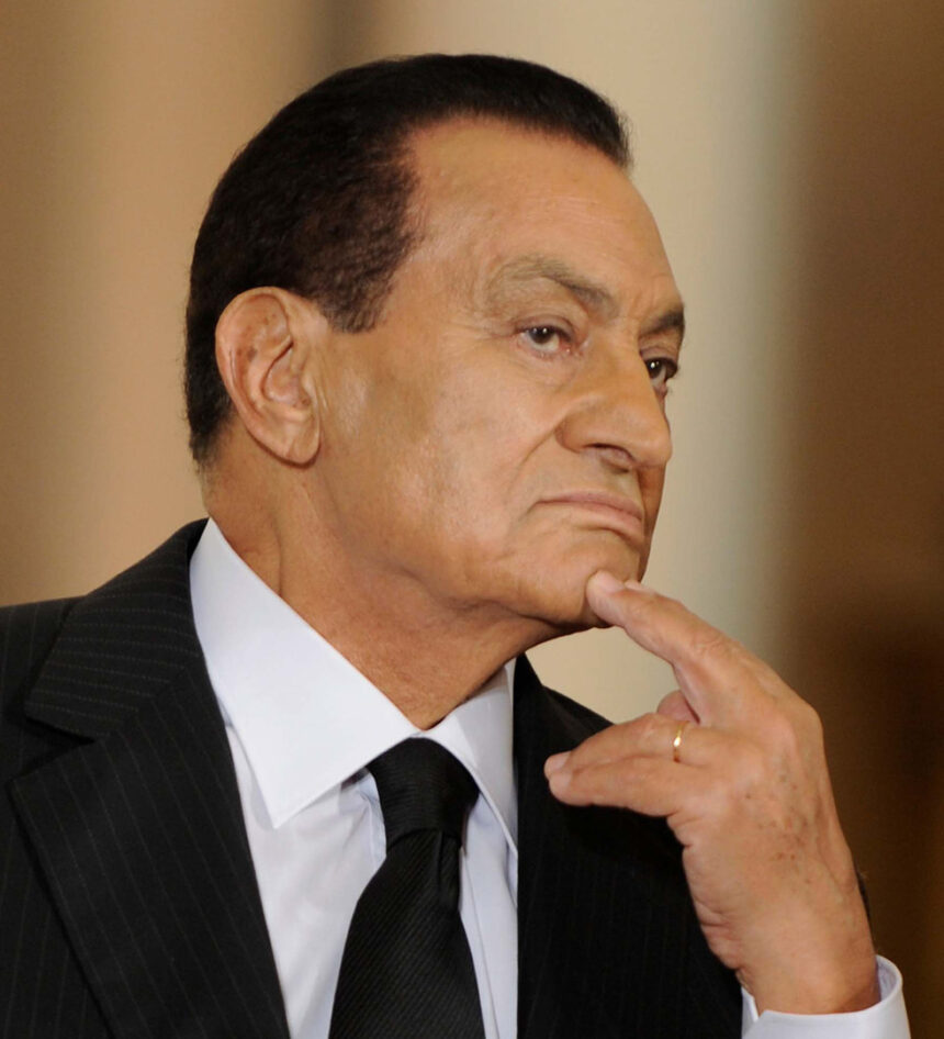 سكرتير مبارك يكشف موقف الرئيس الراحل من الجيش المصري مع شعوره باقتراب نهاية حكمه