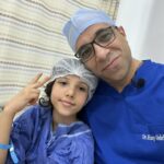 "أخبروا والدتهم واتصلوا بها".  طبيب مصري يحقق "المستحيل" مع فتاة سعودية!