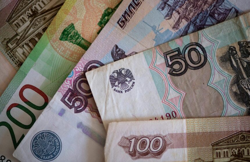 أول تعليق من المستوردين المصريين على إدراج الجنيه في البنك المركزي الروسي