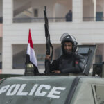 الأمن المصري يتدخل بعد إطلاق نيران بطريقة عشوائية ومقتل شخص وإصابة آخرين