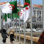 الجزائر ترصد 2.5 مليار دولار لزيادة أجور الموظفين