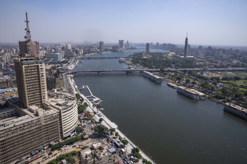 الحكومة المصرية تعلن قائمة منح للعمال خلال العام الحالي