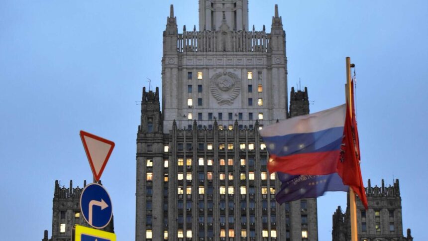 الخارجية الروسية: المؤشرات تظهر أن تداعيات العقوبات في روسيا محدودة