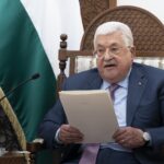 الرئيس الفلسطيني يصل إلى مصر للمشاركة في قمة ثلاثية