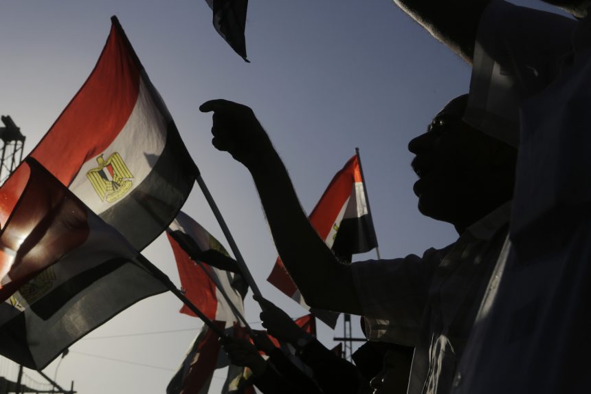 زعيم لبناني يطالب بتحرك عاجل تجاه مصر