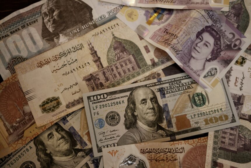 العملات العربية تقفز أمام الجنيه المصري