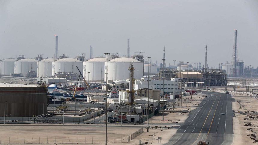 تؤكد دولة قطر والإمارات العربية المتحدة أن العالم سيظل بحاجة إلى الغاز لفترة طويلة
