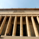تخفيف الحكم على رجل أعمال مصري متهم بسرقة آثار مصر