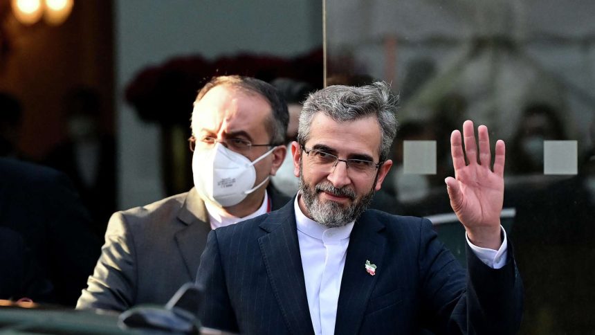 كبير المفاوضين الإيرانيين: نواصل إلغاء جميع العقوبات التي فرضها 'ترامب المجنون' على إيران