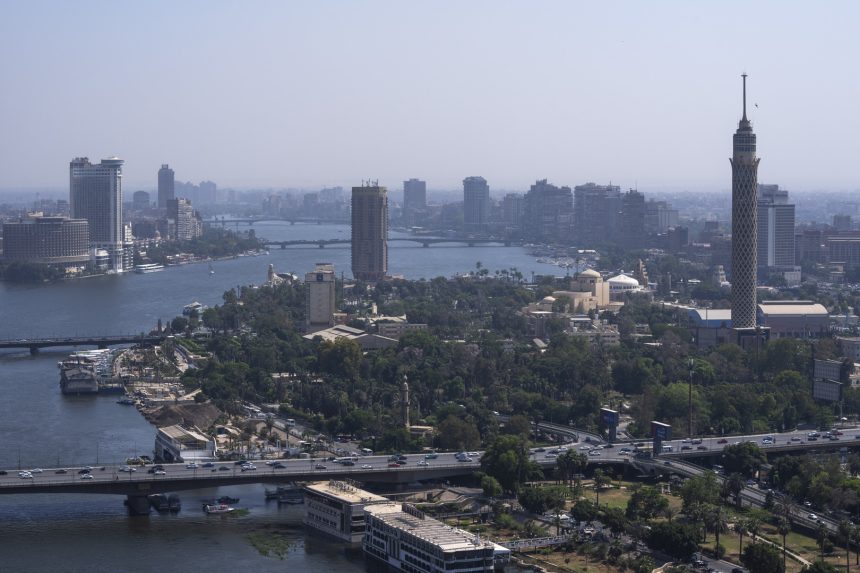مصر.. إعلان حالة طوارئ في القاهرة (صور)