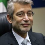 وزير الطاقة اللبناني يطرح مبادرة "شاملة" لتنفيذ خطة طوارئ للكهرباء