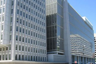 يتوقع البنك الدولي المزيد من "الصدمات المعاكسة" التي قد تدفع الاقتصاد العالمي إلى الركود في عام 2023