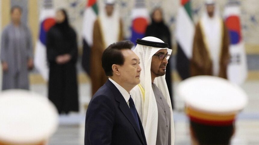 يعتزم رئيس كوريا الجنوبية إبرام اتفاقيات عسكرية وتعزيز التعاون الدفاعي مع الإمارات العربية المتحدة.