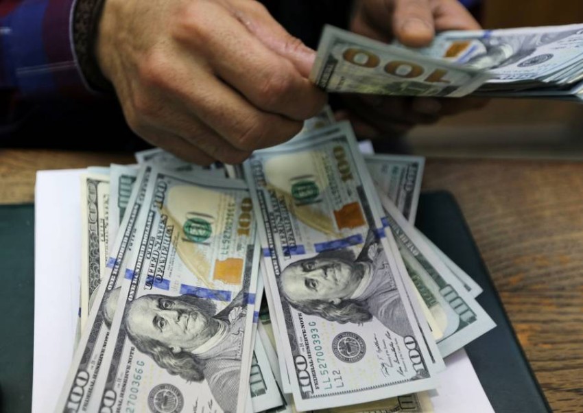 الدولار يقفز قبل صدور محضر اجتماع الفيدرالي واليورو يتراجع