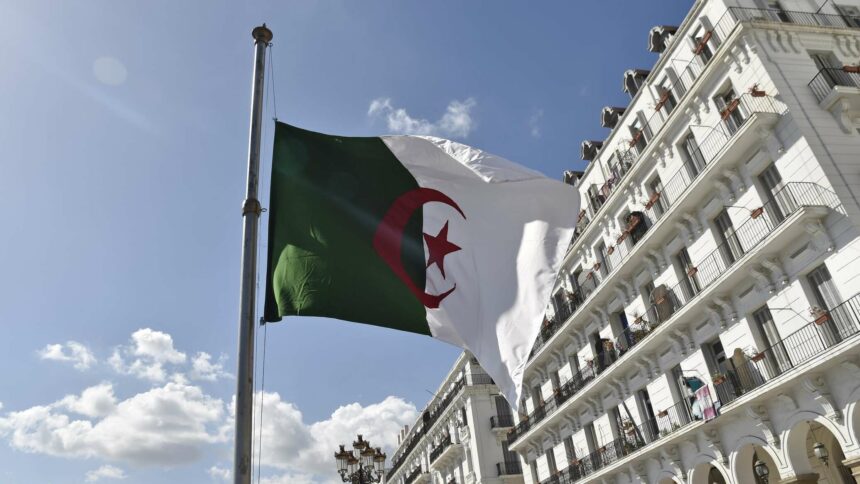 الجزائر: طائرات خاصة لتصدير الخضار والفواكه لدول الخليج