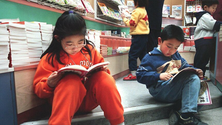 من 65 إلى 97٪ ... كيف تغير معدل معرفة القراءة والكتابة في الصين منذ عام 1982؟
