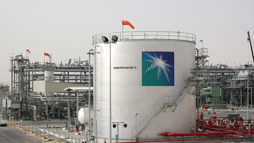 كيف تغير إنتاج النفط السعودي من 1994 إلى 2022؟