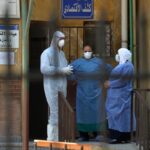 الكشف عن أسباب هروب الأطباء المصريين للخارج