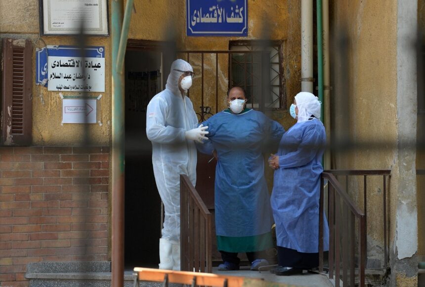 الكشف عن أسباب هروب الأطباء المصريين للخارج