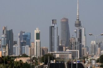 الكويت تعلن إجراءات جديدة لتعديل "التركيبة السكانية"