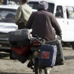 المصريون يترقبون قرار الحكومة حول أسعار البنزين ومشتقات الوقود