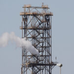 مصر تخطط للتنقيب عن النفط والغاز في 300 بئر