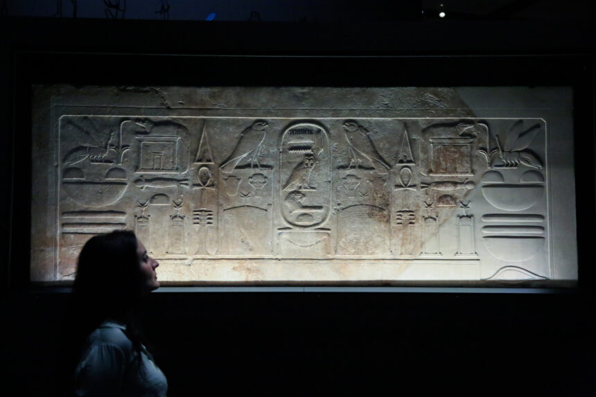 إسرائيل تزعم  حصولها على سر صناعة العطور في مصر القديمة