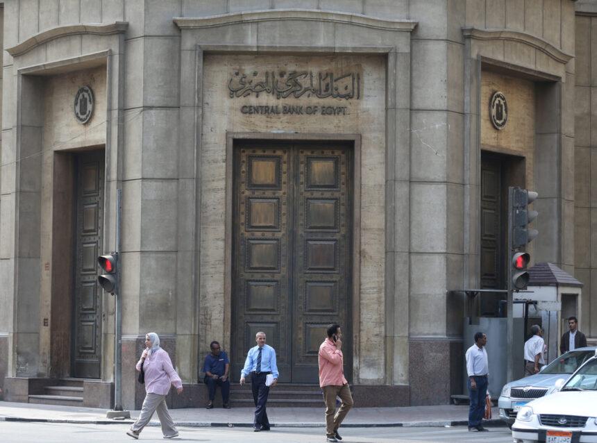 مصر تعلن تراجع ديونها الخارجية