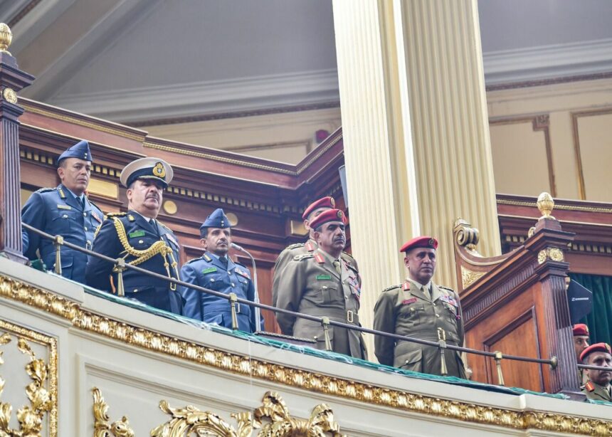وفد من جيش سلطنة عمان يزور البرلمان المصري (صورة)