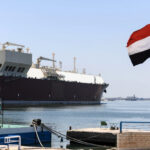 مصر.. جنوح سفينة حاويات في قناة السويس والدفع بأربع قاطرات للتعامل معها