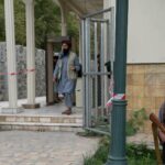الحكومة الأفغانية تستقبل 268 مواطناً مسجوناً لدى إيران