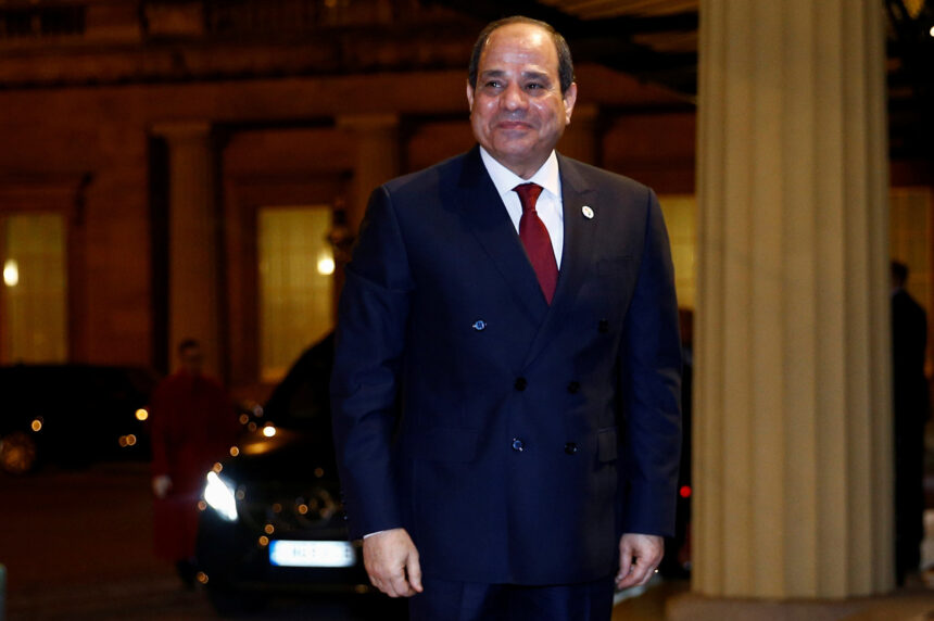 السيسي يعلن رفع حد الإعفاء الضريبي على الدخل السنوي في مصر