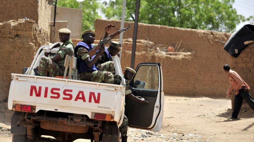 تفرض بوركينا فاسو حظر تجول للمساعدة في قتال المتمردين