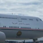 طائرة الرئيس المصري كادت تسقط فوق الخليج والسعودية أنقدتها.. مضيف الطائرة الرئاسية يكشف أسرارا مثيرة