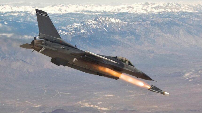 مسؤولون: طياران أوكرانيان يصلان إلى الولايات المتحدة للتدريب على المقاتلات الهجومية بما في ذلك F-16
