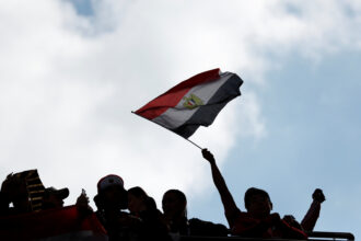 مصر ترد على أنباء عن استقطاع جزء من أموال مواطنيها في الخارج