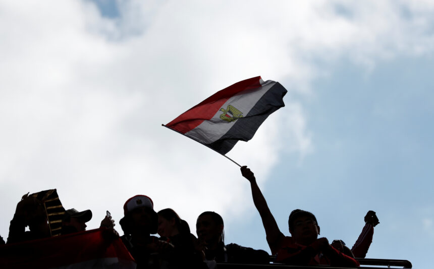 مصر ترد على أنباء عن استقطاع جزء من أموال مواطنيها في الخارج