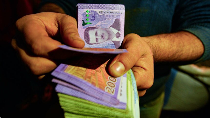 مصرف سوريا المركزي يحدد سعر صرف جديد للدولار