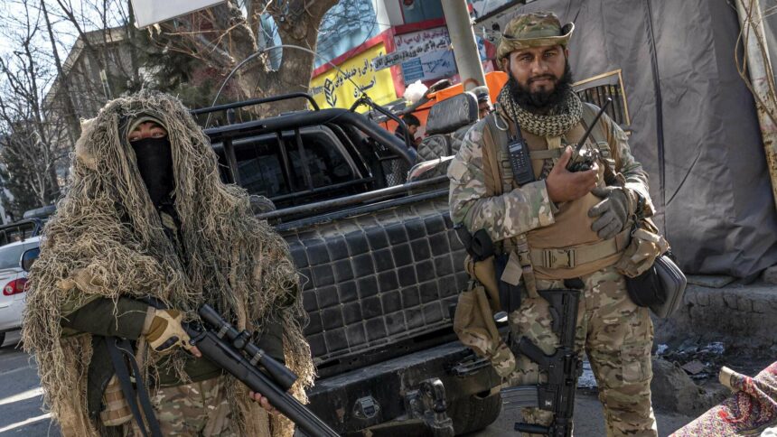 وقال مصدر "سبوتنيك": مقتل شخصين وإصابة 12 آخرين بانفجار قرب وزارة الخارجية الأفغانية