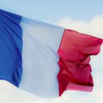 وزارة الخارجية الفرنسية تعلن بدء إجلاء موظفي سفارتها في السودان