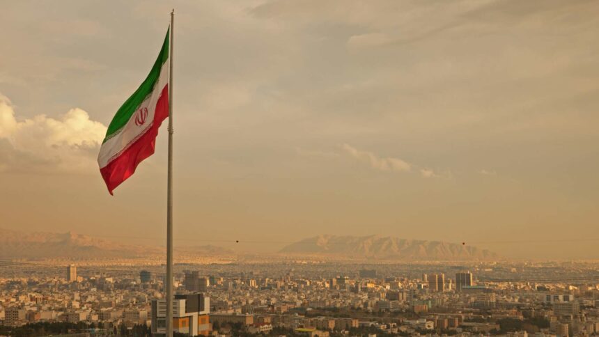 إيران تعلن استعدادها لتصدير معدات عسكرية ودفاعية