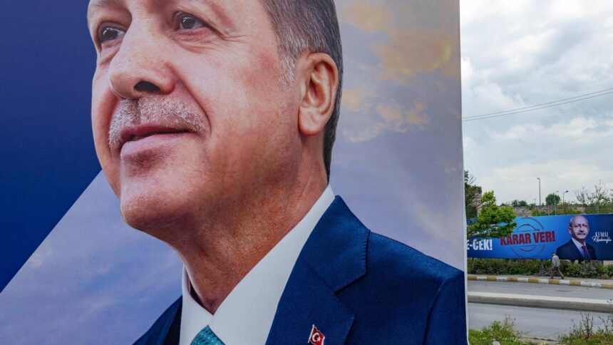 سقوط الليرة التركية عشية الانتخابات الرئاسية أداة ضغط على أردوغان
