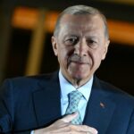 أردوغان يشكل حكومة جديدة باستثناء وزراء الداخلية والخارجية والدفاع السابقين - عاجل