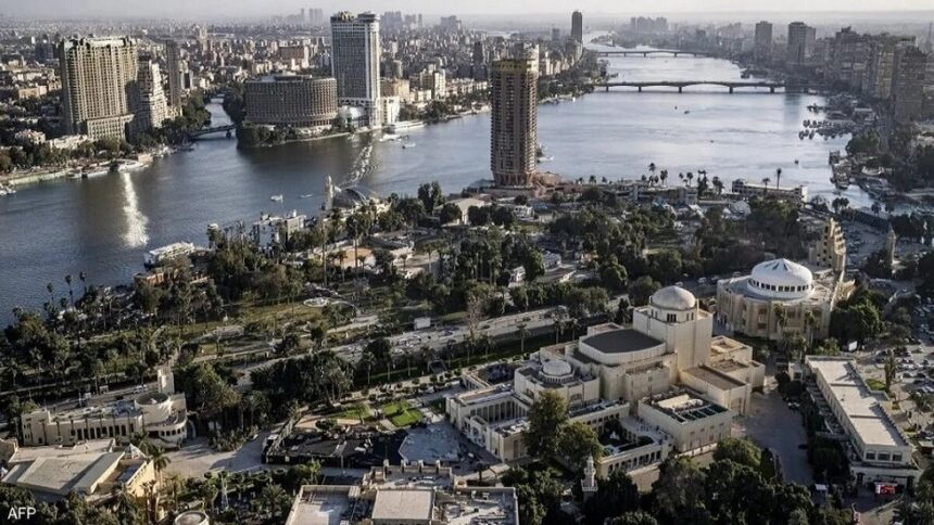 مصر.. 4 قرارات عاجلة من النيابة العامة بعد سقوط لافتة كوبري أكتوبر وتسببها بخسائر بشرية ومادية